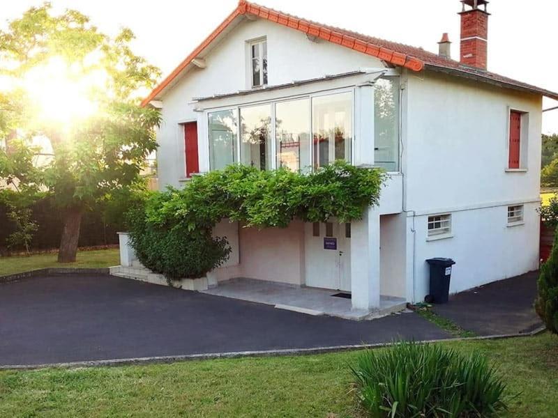 Gite Pavillon Kifadonfe 3 Ch Avec Cour Et Jardin Clos Villa Saint-Germain-Lembron Exterior foto
